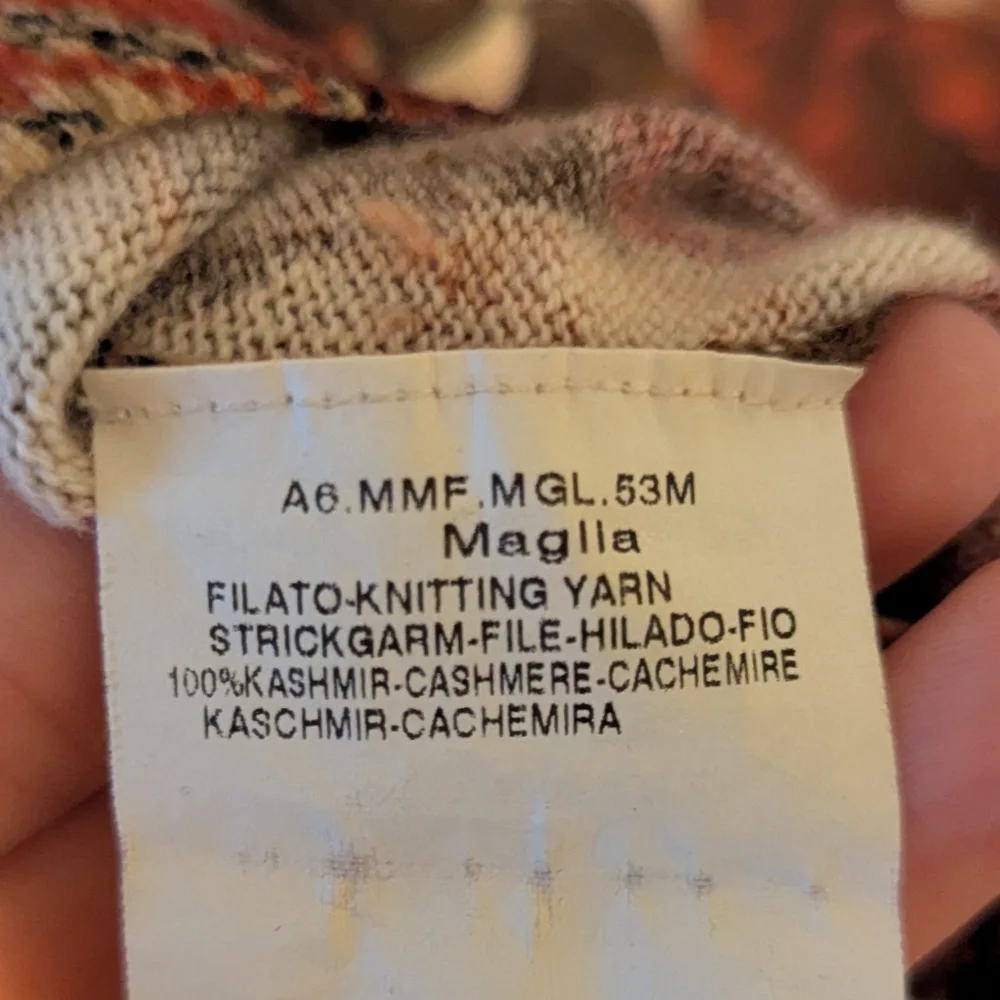 100% Cashmere MaxMara Burgundy Floral V-Neck Blouse - Picture 6 of 6